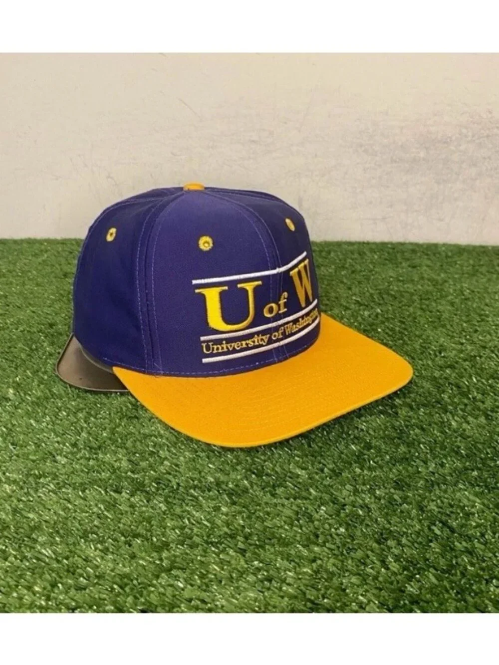 Vintage Washington Huskies hat cap snap back purple gold the game split bar mens